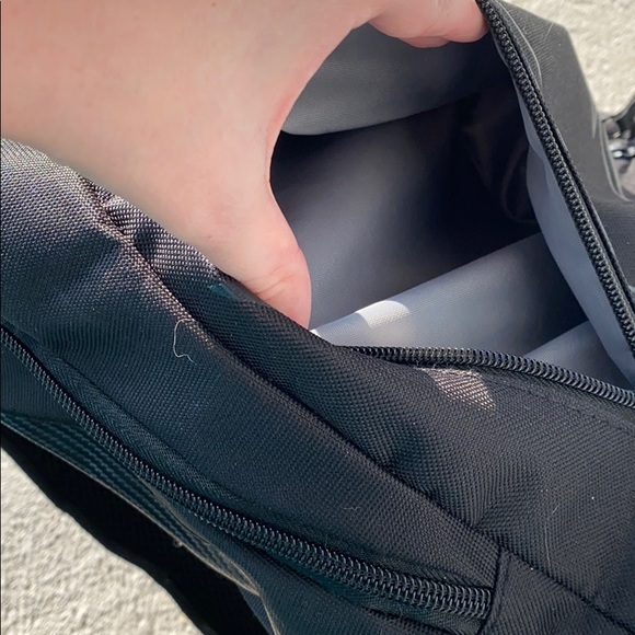 The Flash “Zoom” Backpack + Wallet Bundle - Picture 9 of 9